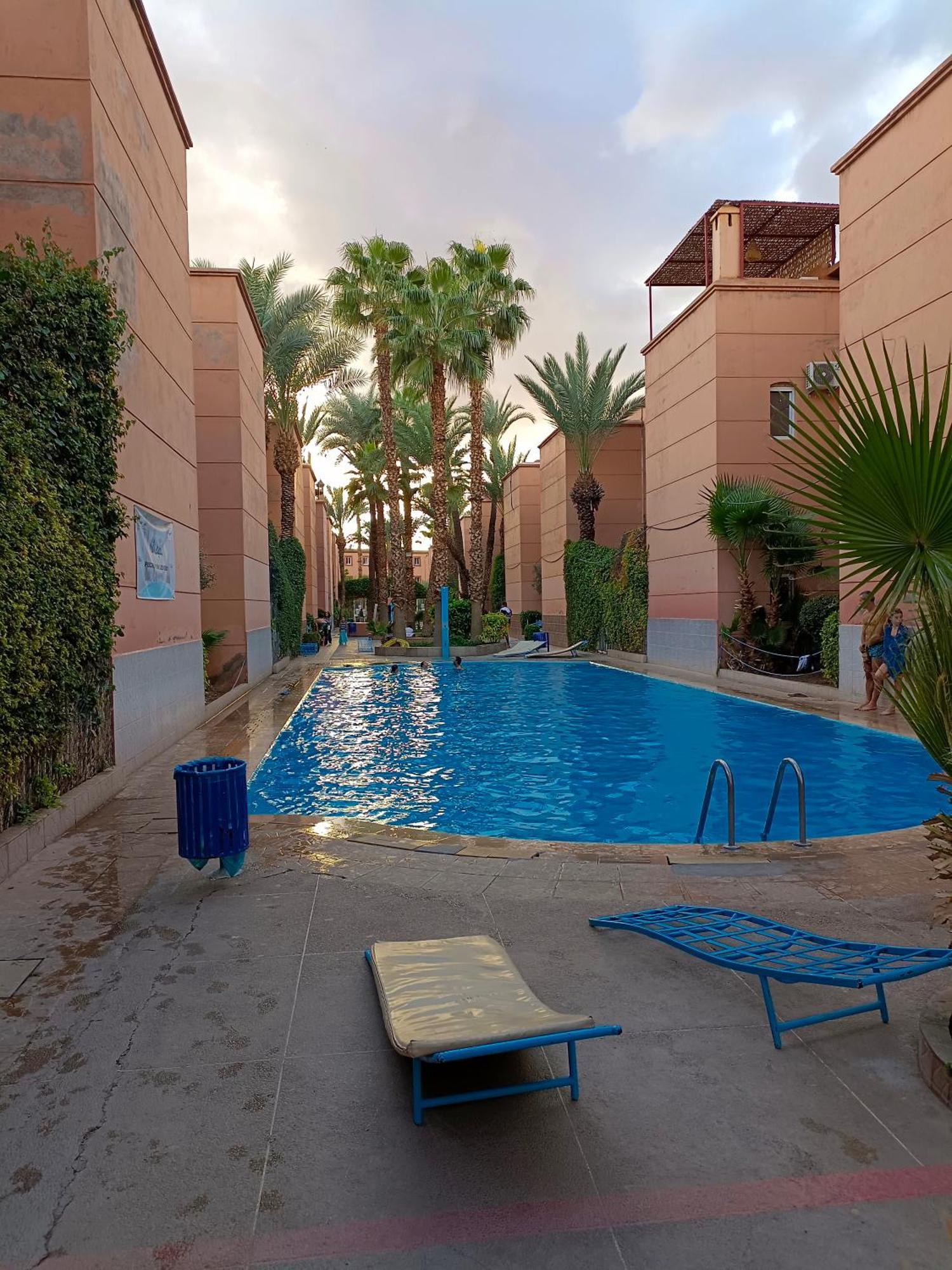 Familial Avec Piscines Apartment *